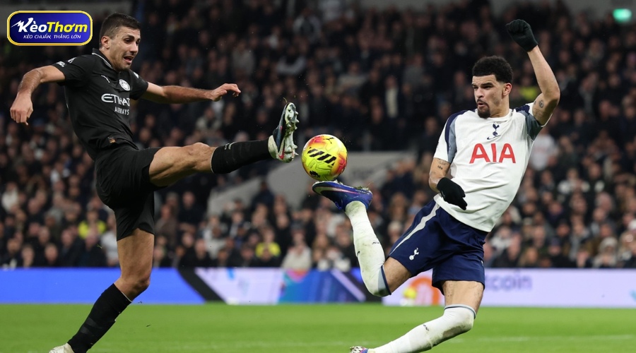 Khoảnh khắc Kevin De Bruyne ăn mừng bàn thắng quan trọng phá vỡ thế bế tắc trước Tottenham.